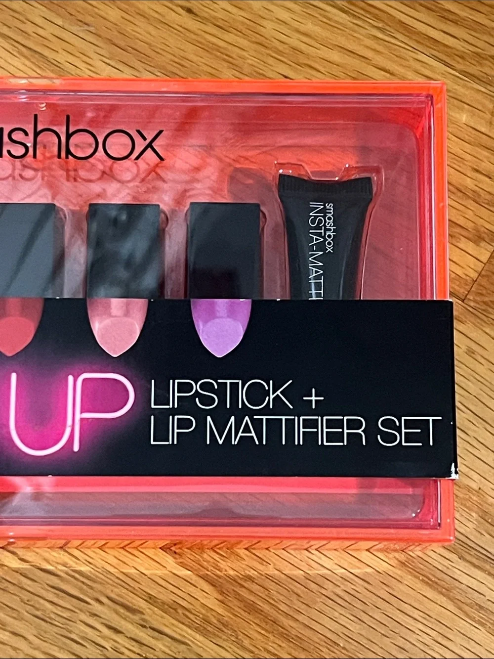 LE Smashbox Light It Up Lipstick + Lip Mattifier Set